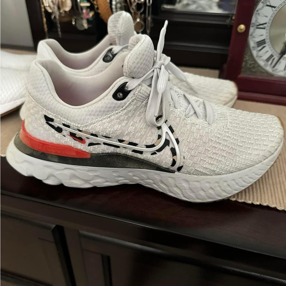 Women’s Nike React Size 7.5